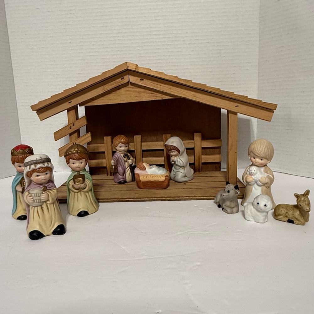 Vintage Ceramic Nativity Set • 11 Figures + Wooden Stable • Cute Childlike Style